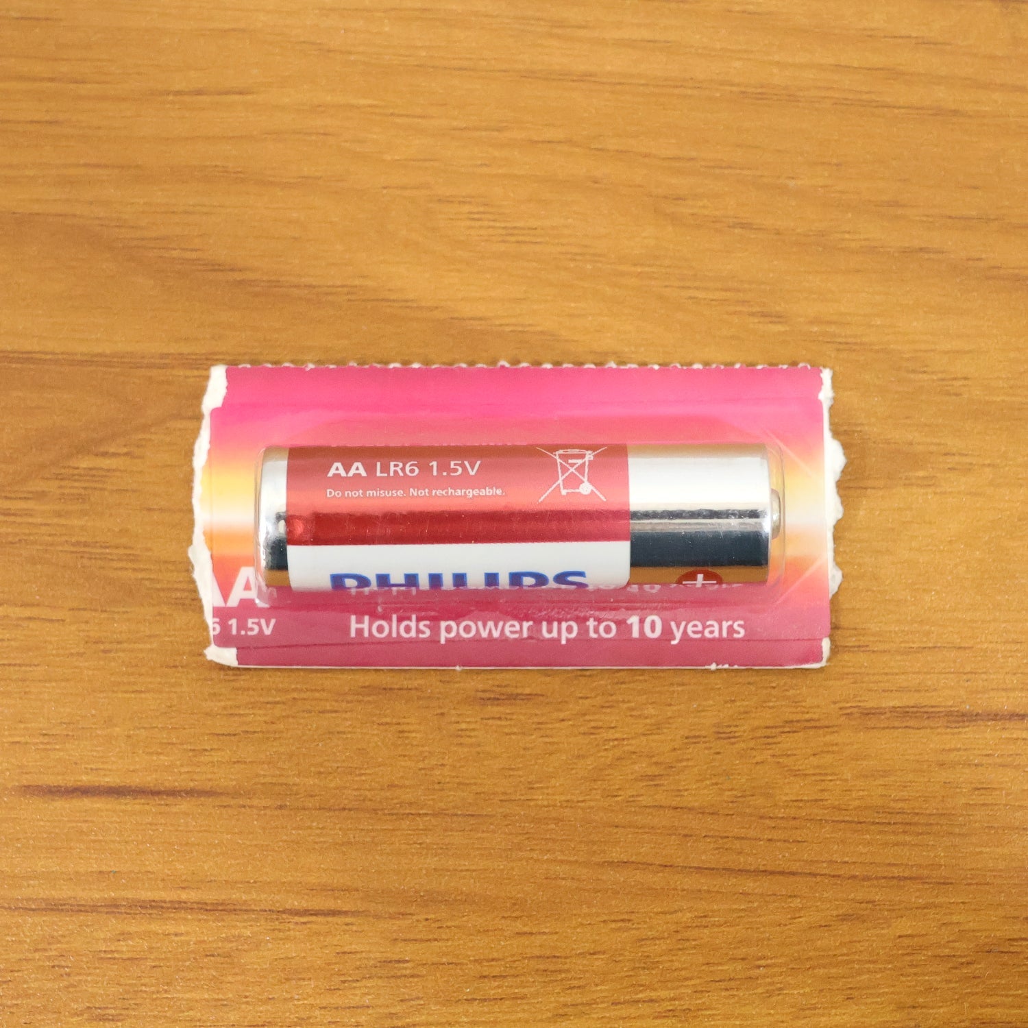 Compact AA single-use alkaline battery for everyday electronics