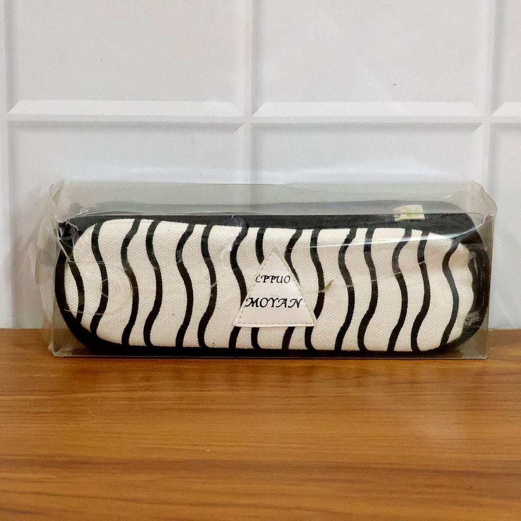 Multipurpose zipper pencil pouch for stationery storage