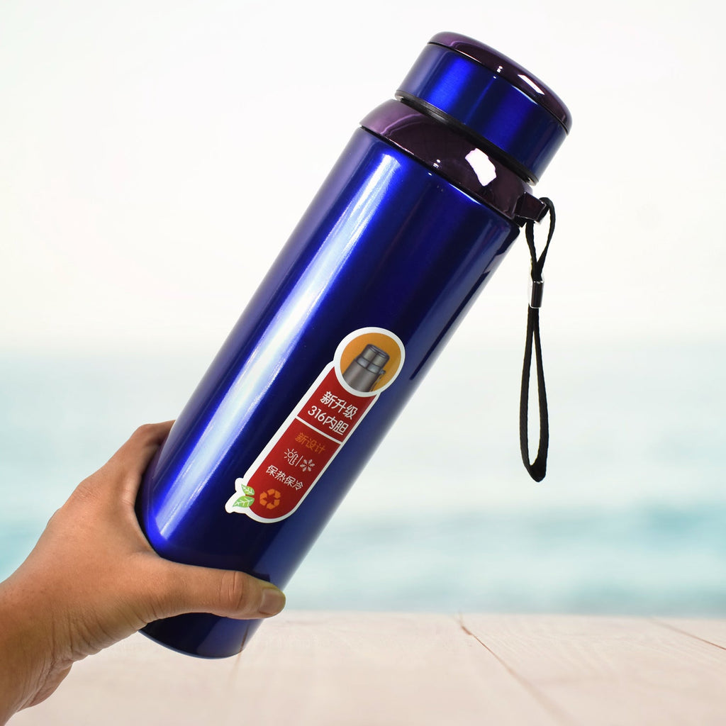 Front view of vacuum insulated stainless steel water bottle