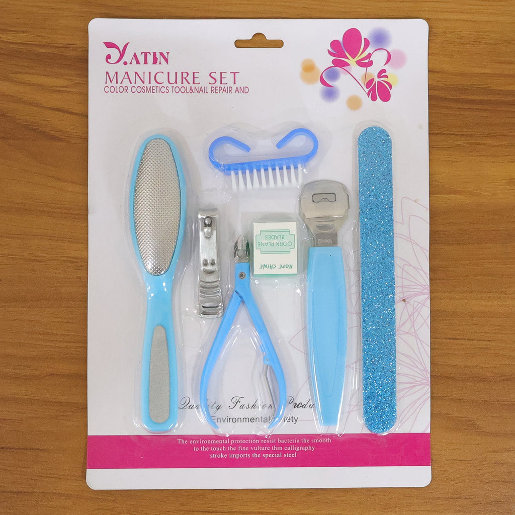 Portable nail and foot grooming set suitable for travel and home