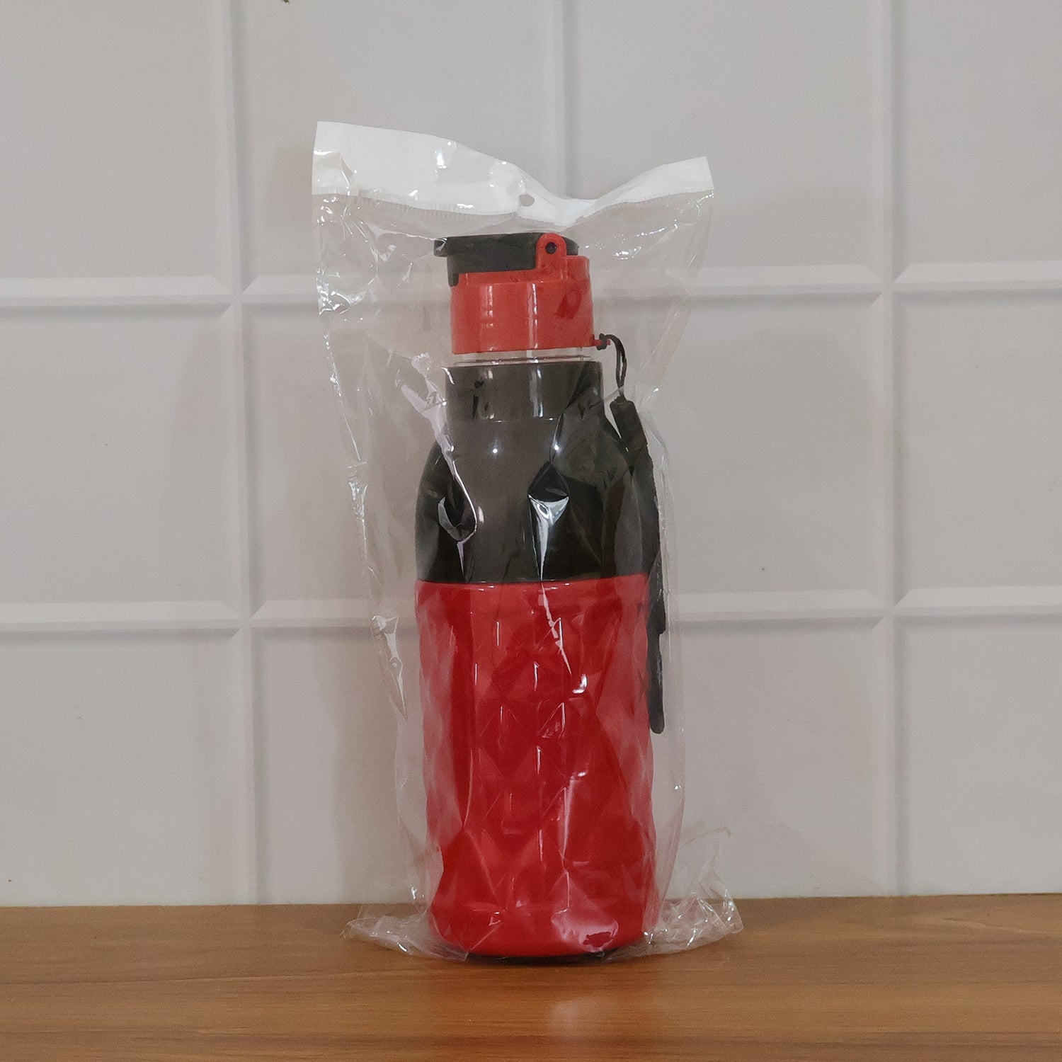 400 ML plastic sports water bottle with convenient carrying strap