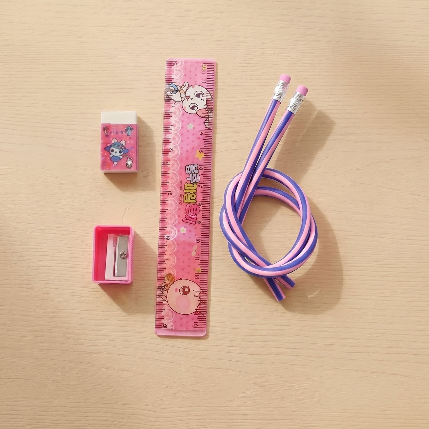 Size dimensions of the kids school stationery kit displayed clearly