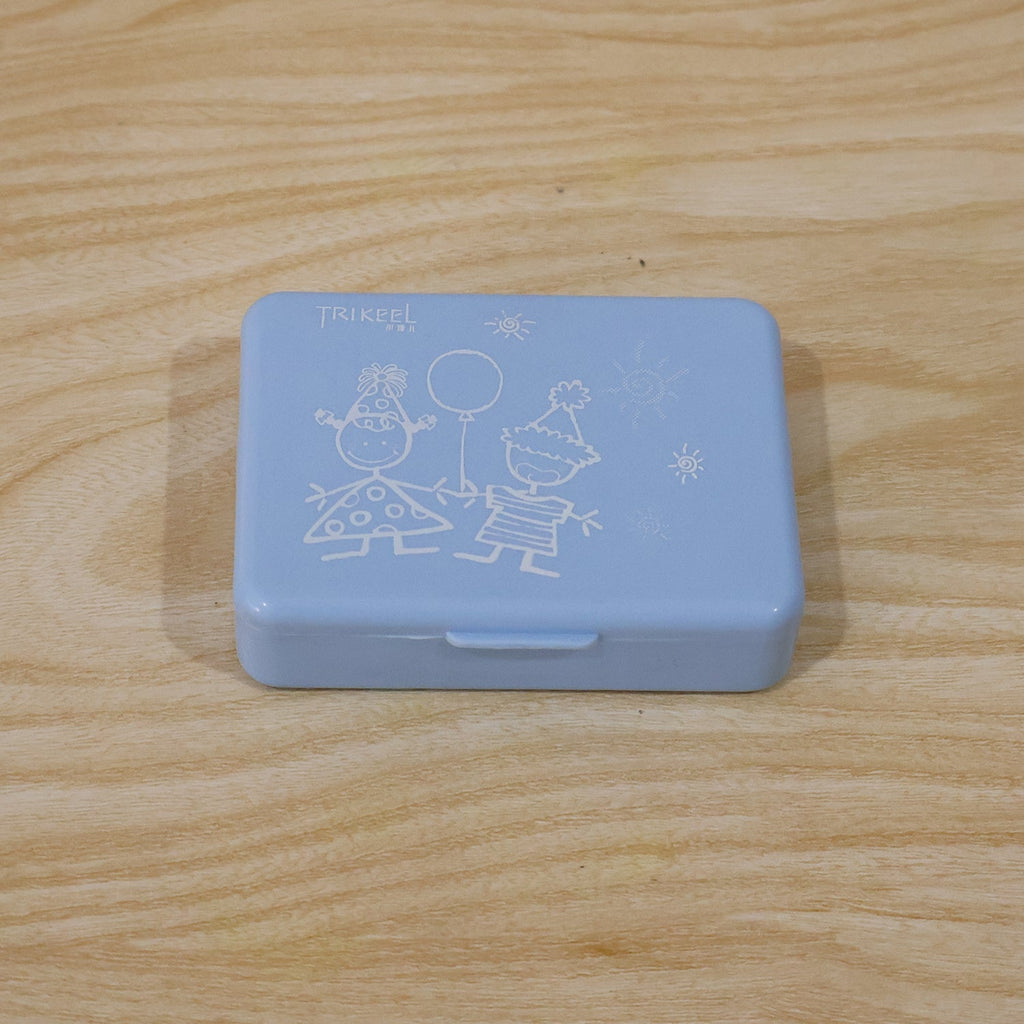 Informative size guide for the portable 6 compartment pill box.