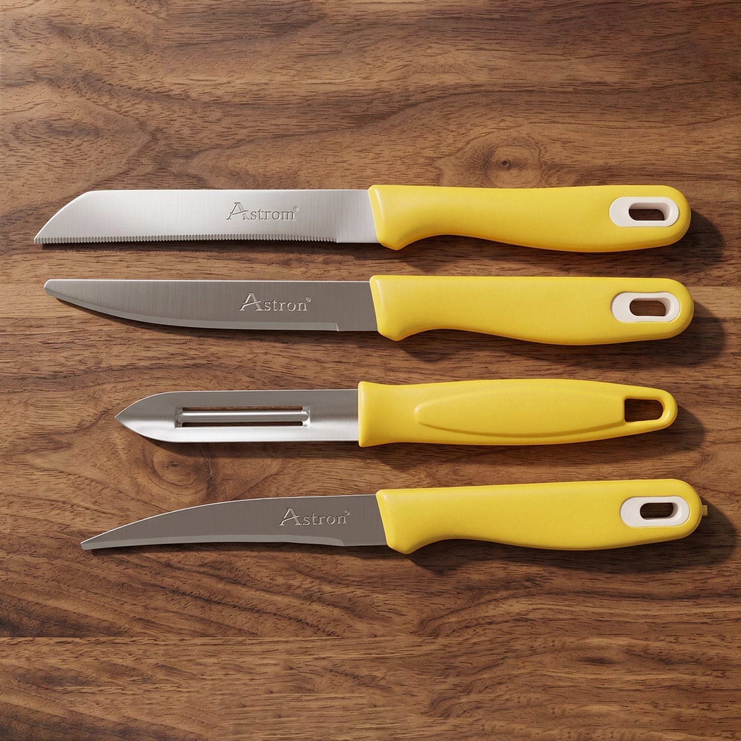 Thoughtful design of the kitchen knife and peeler combo for comfortable handling.