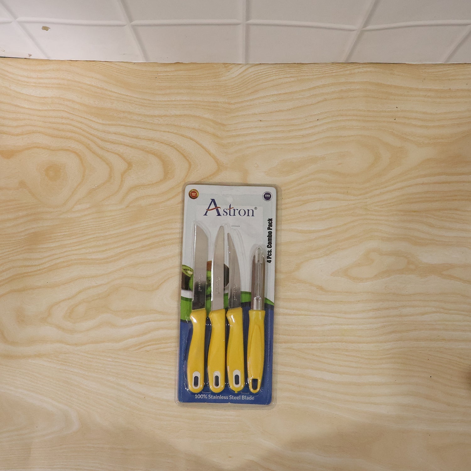 Essential kitchen tools for cutting and peeling, featuring the versatile knife set.