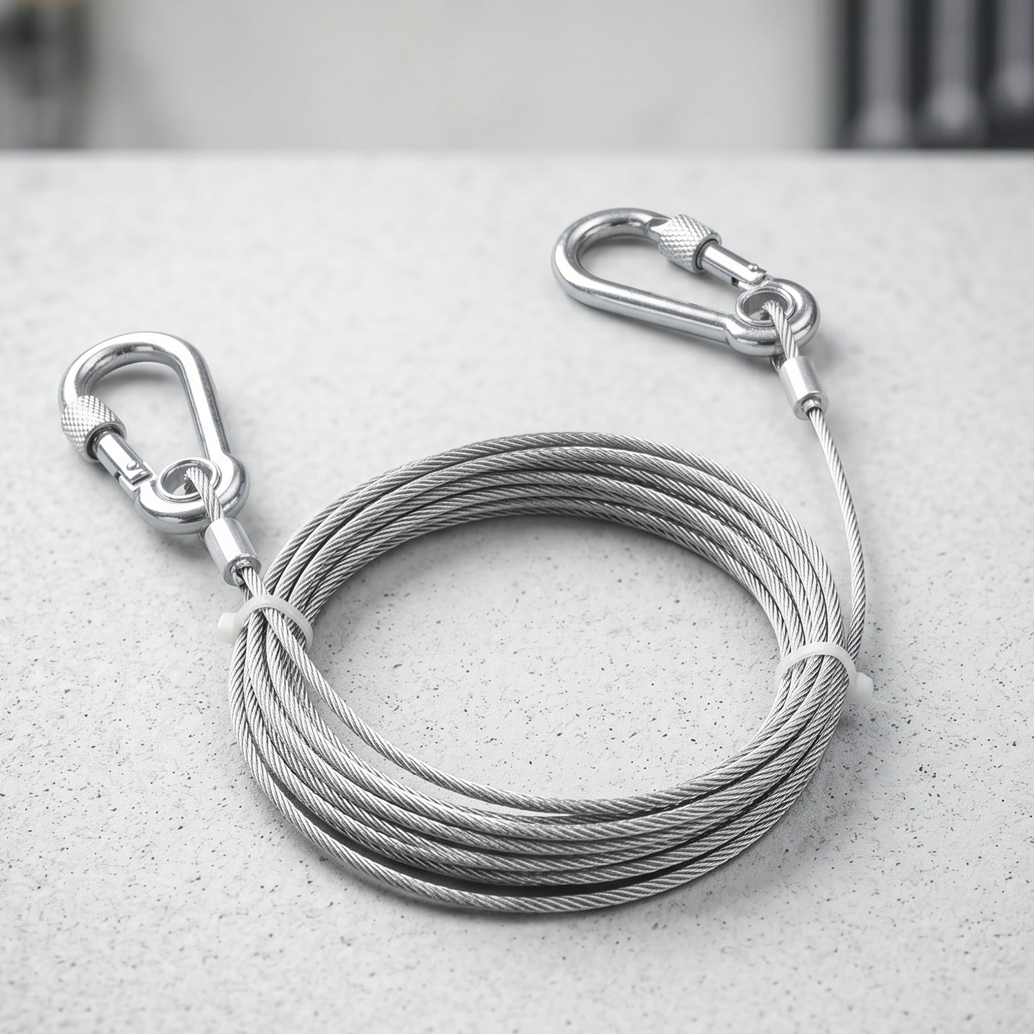 Clothesline wire hanging use