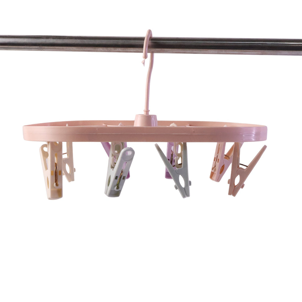 Hanger clips grip detail