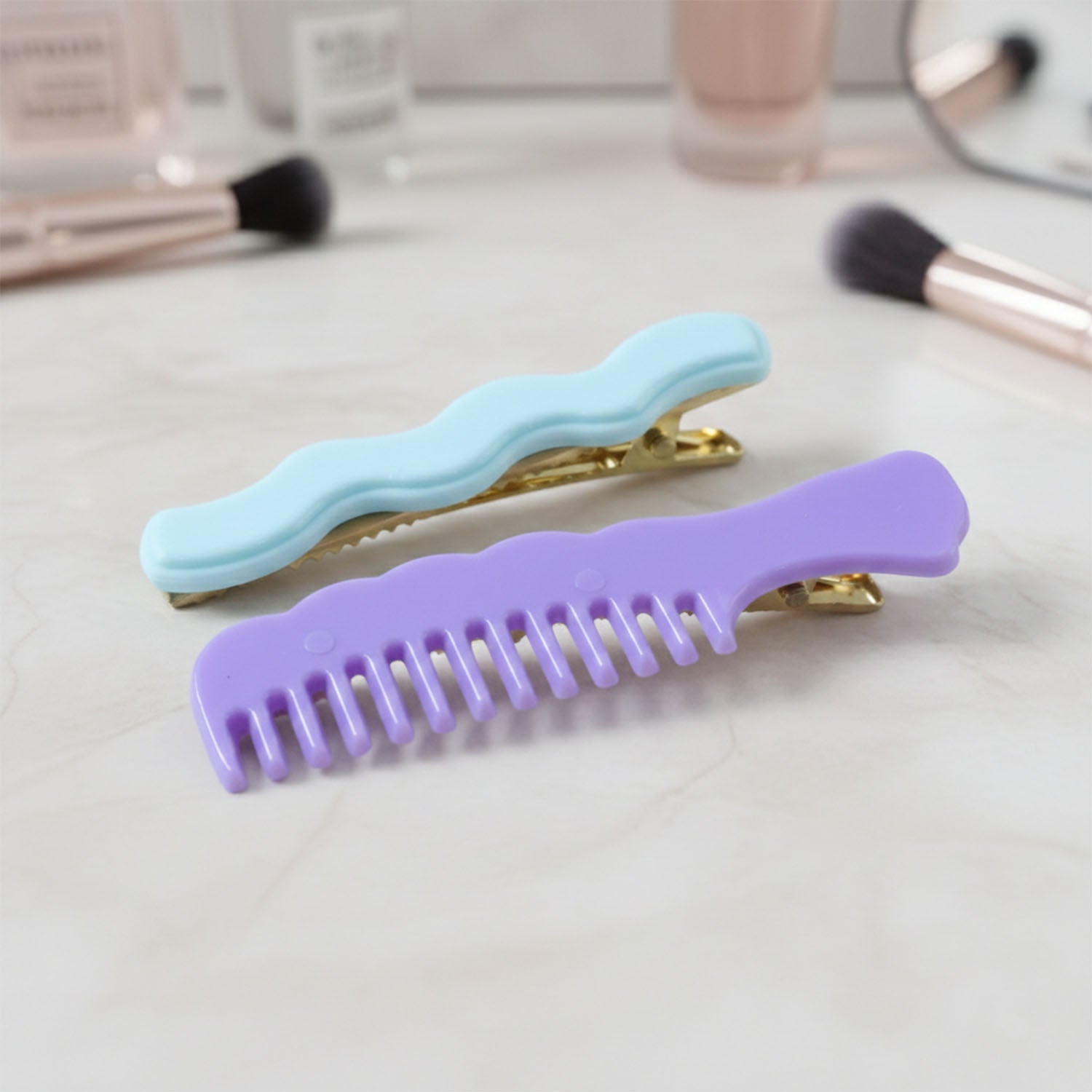 Elegant comb hair accessories set with durable plastic clips