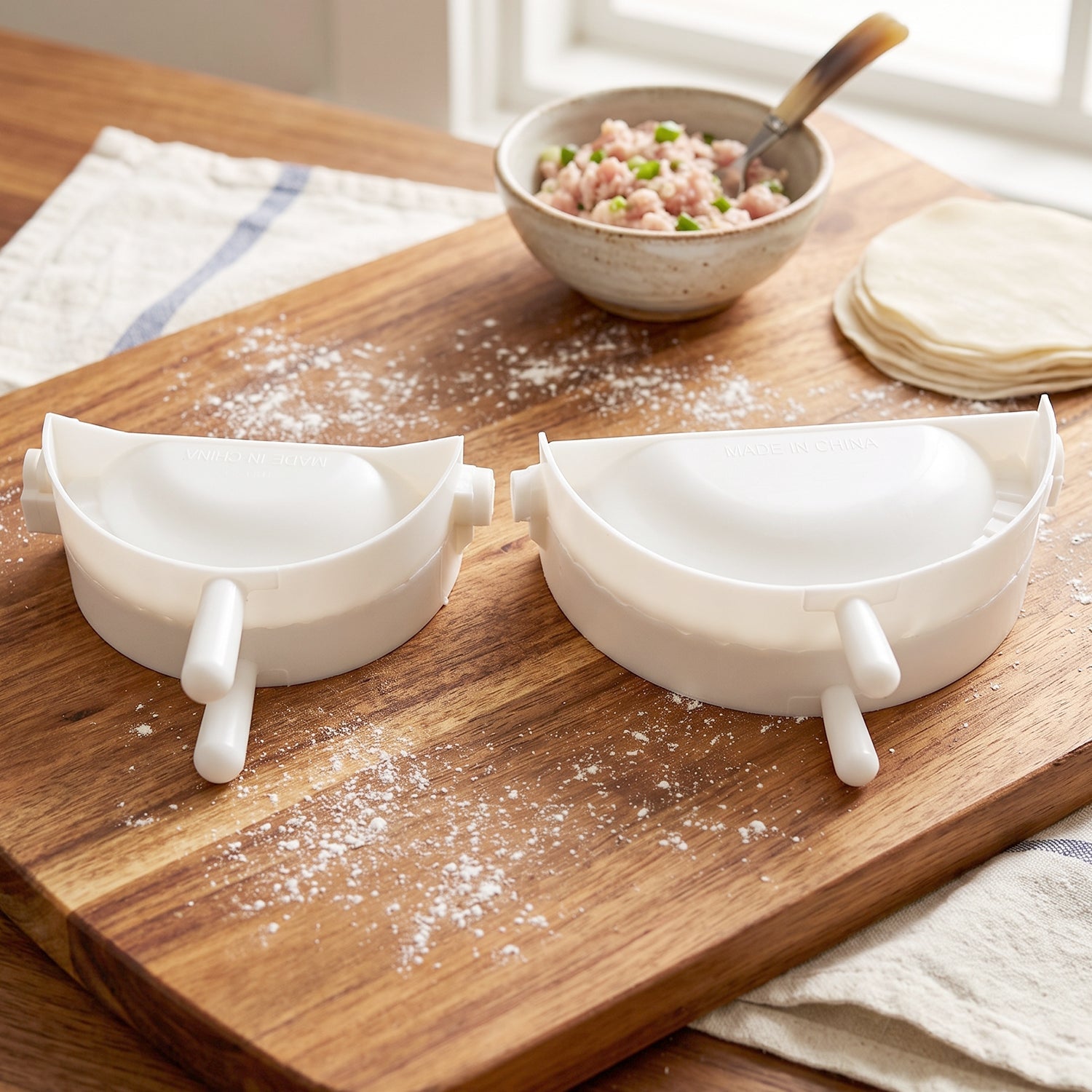 Momo and gujiya maker set with dough press and mini roller