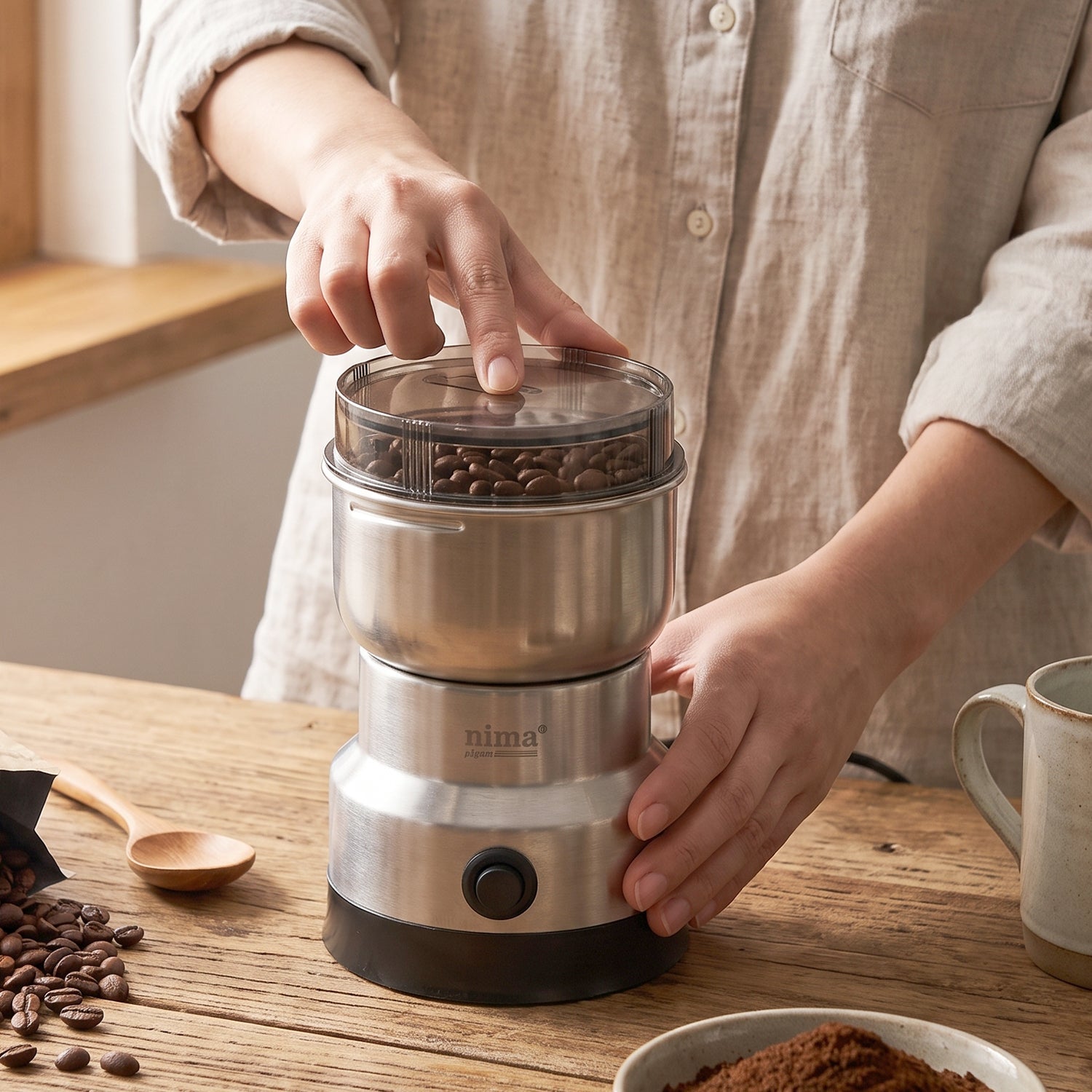 Portable electric masala grinder with stainless steel jar