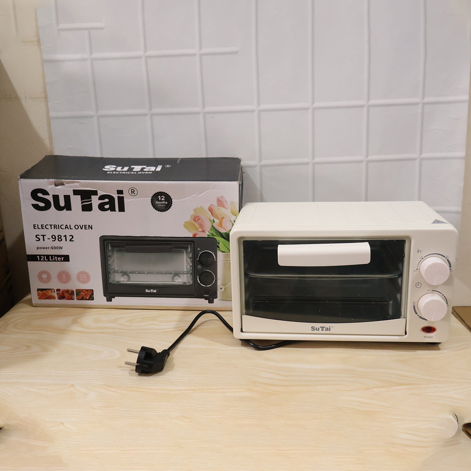600W mini oven with tray and rack for toasting and grilling