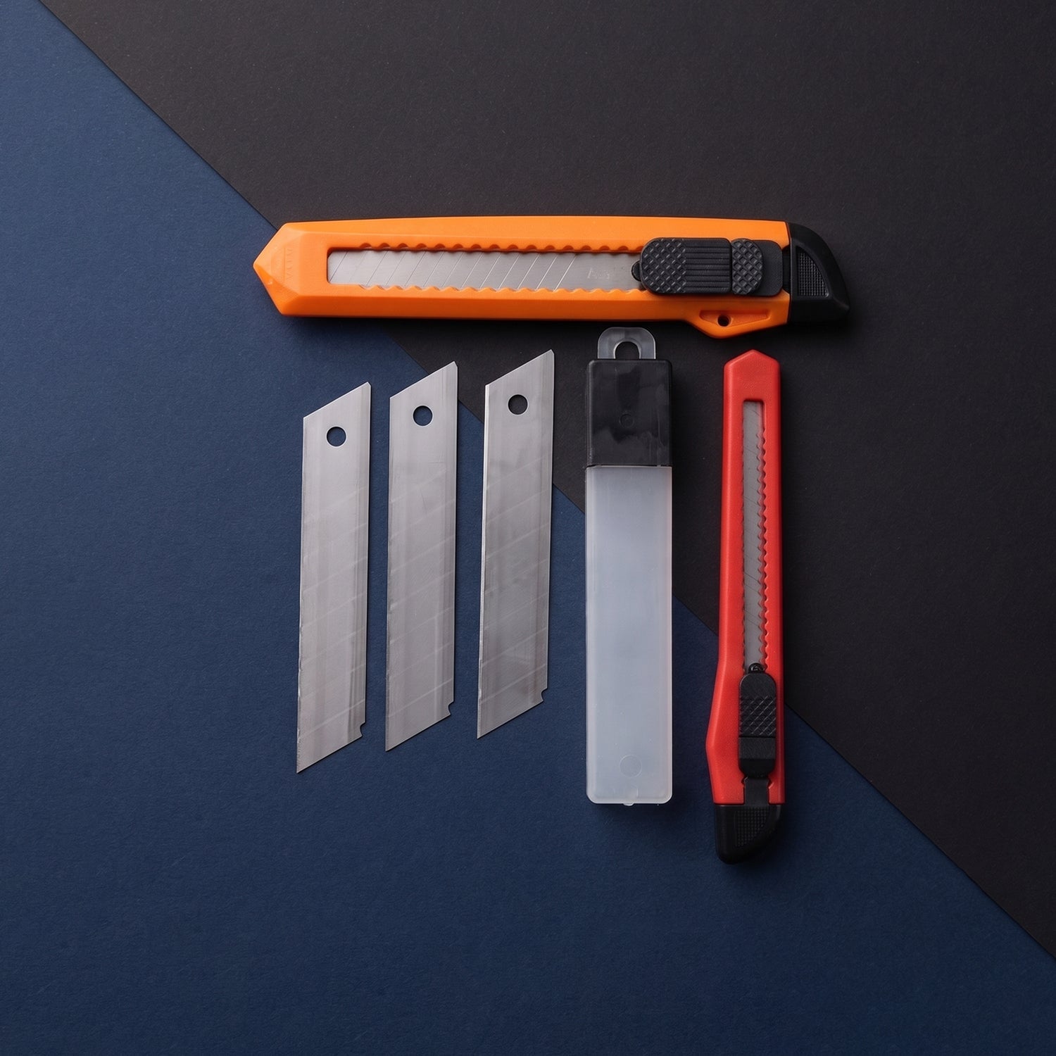 Professional box cutter set with spare blades for home and office