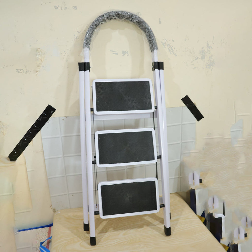 Anti slip 3 step steel ladder with comfortable hand grip
