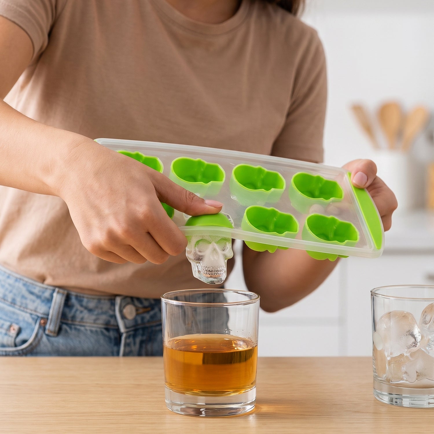 8 cavity ice cube tray with cover for the freezer