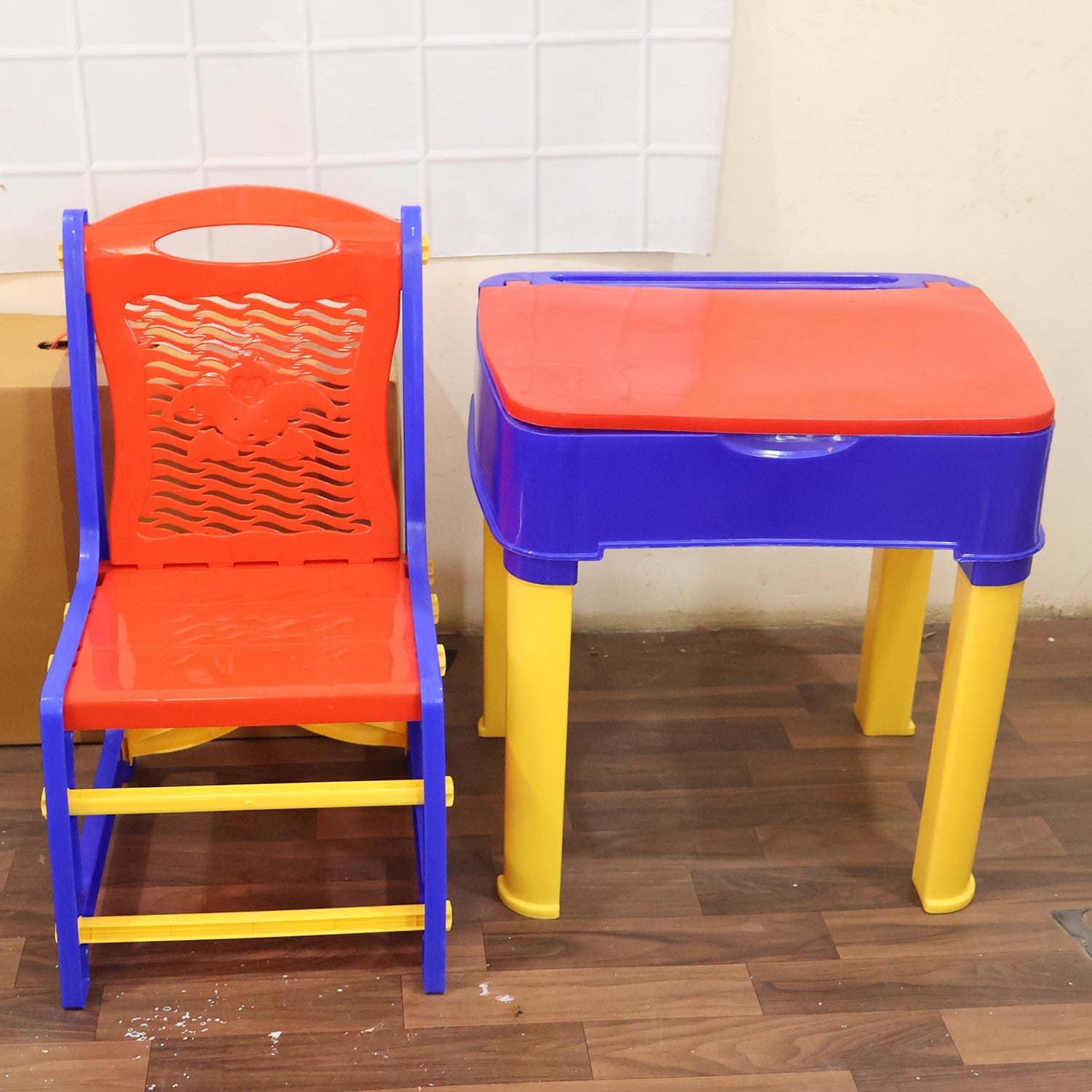 2 piece kids study table and chair set for reading and writing