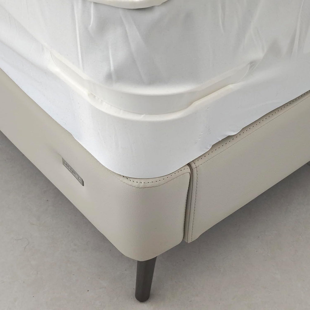Plastic clips used as mattress corner holders for daily bed sheet fixing