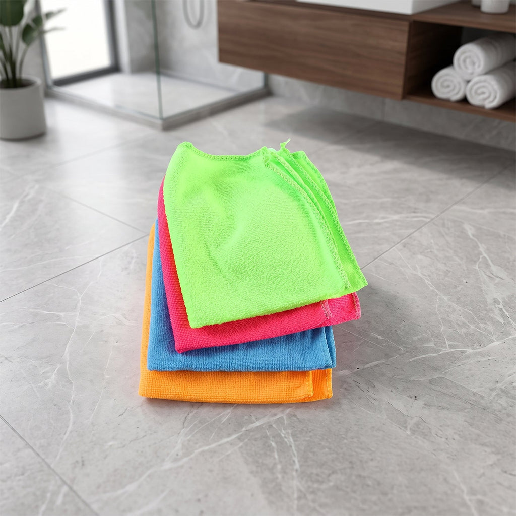 Streak free microfibre cleaning cloths for glass and mirrors
