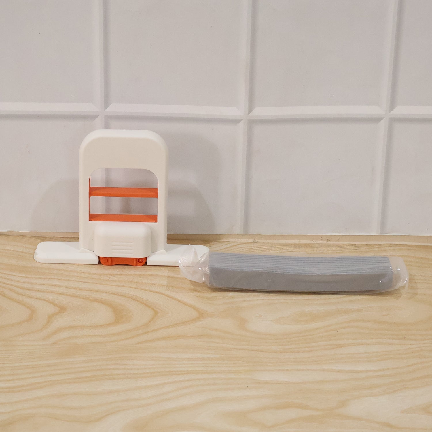 Handheld Mini Sponge Mop Squeeze Cleaner for Kitchen Counter and Glass (1 Pc) view 9