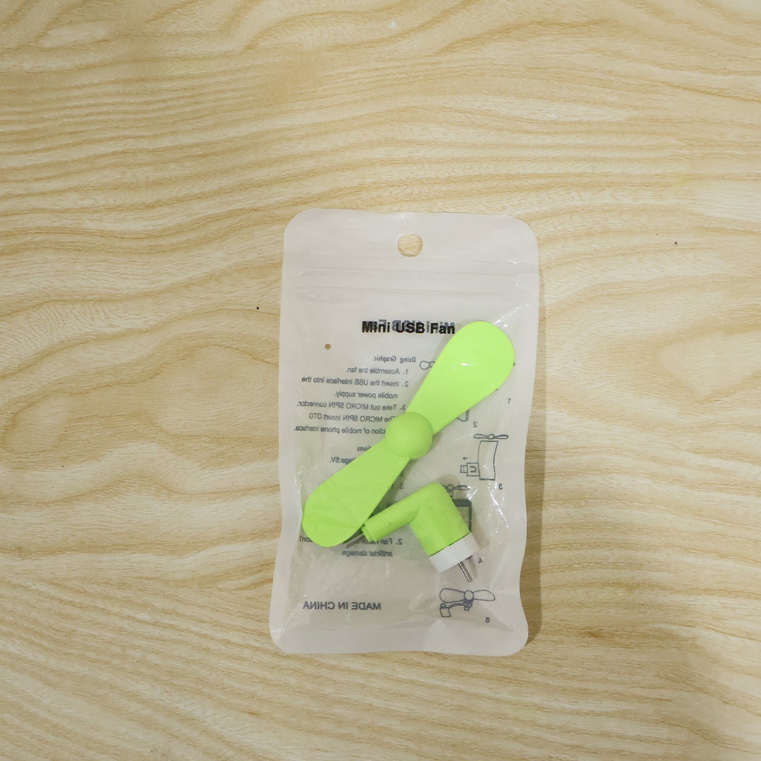 Soft blade mini fan for phones, safe for kids