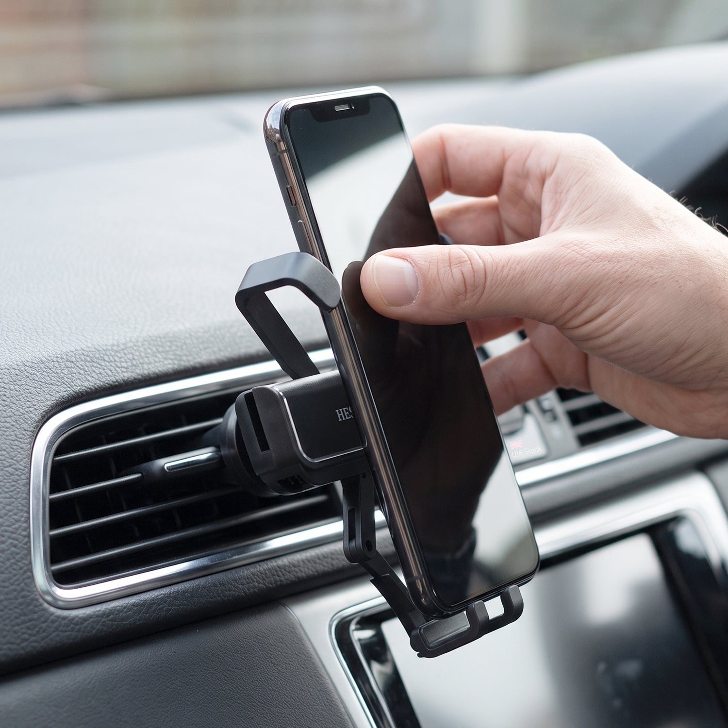 Adjustable air vent mount for smartphones in cars