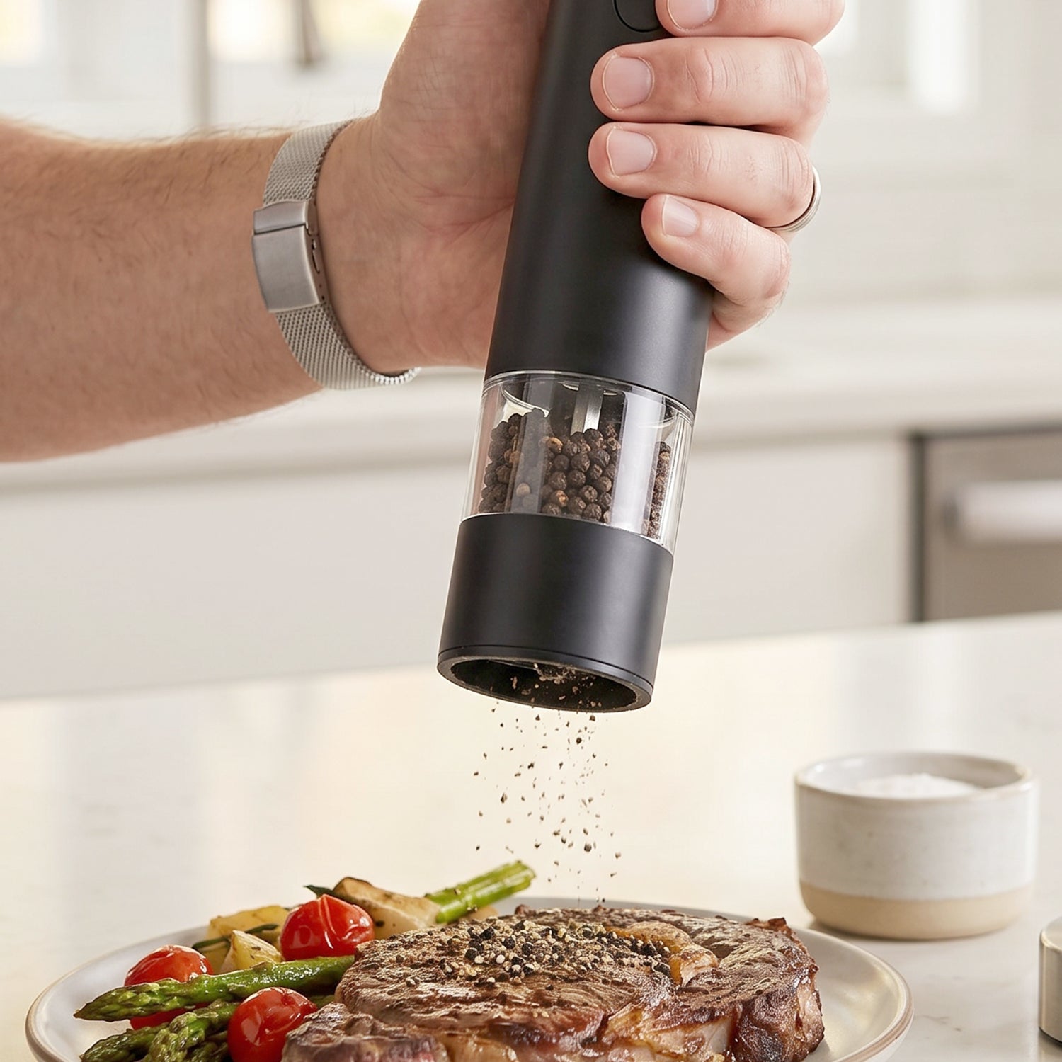 Pepper grinder operation detail