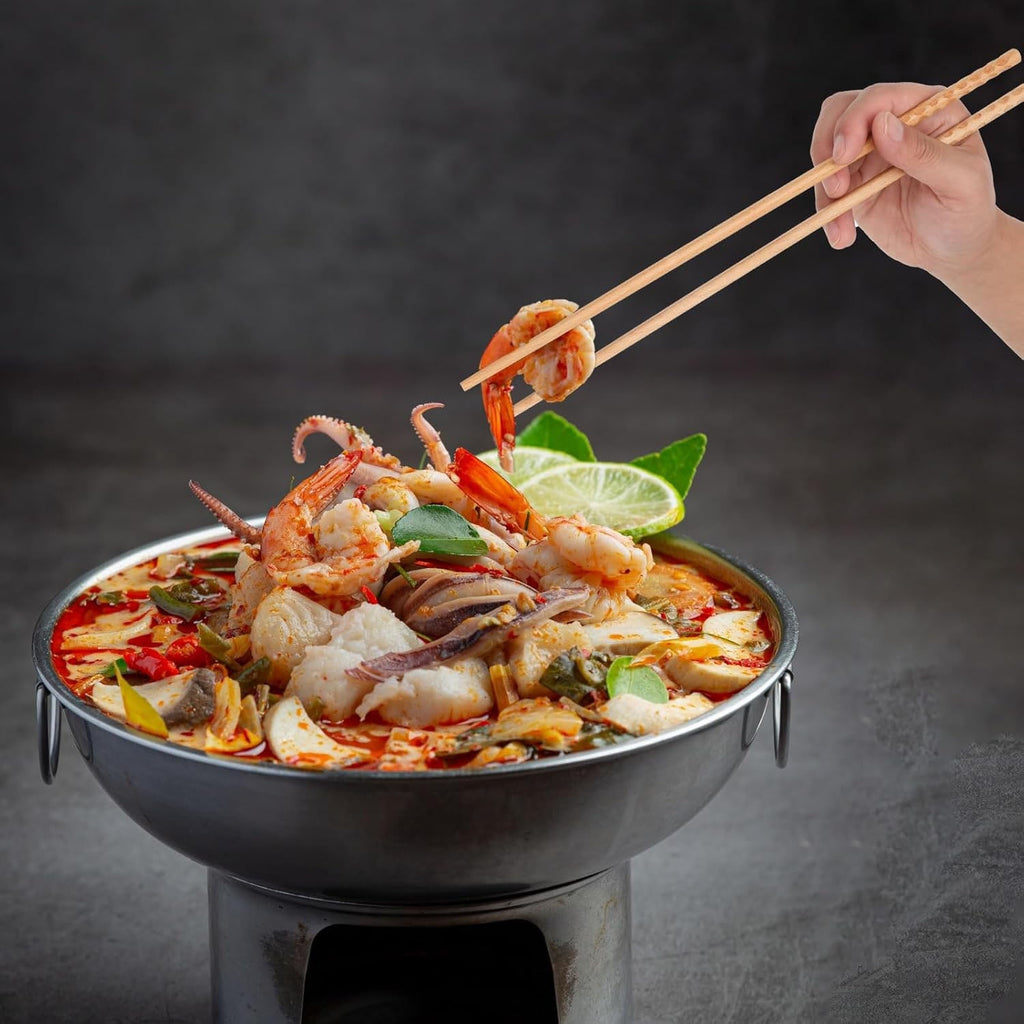 Set of reusable chopsticks in bamboo for home and restaurant use