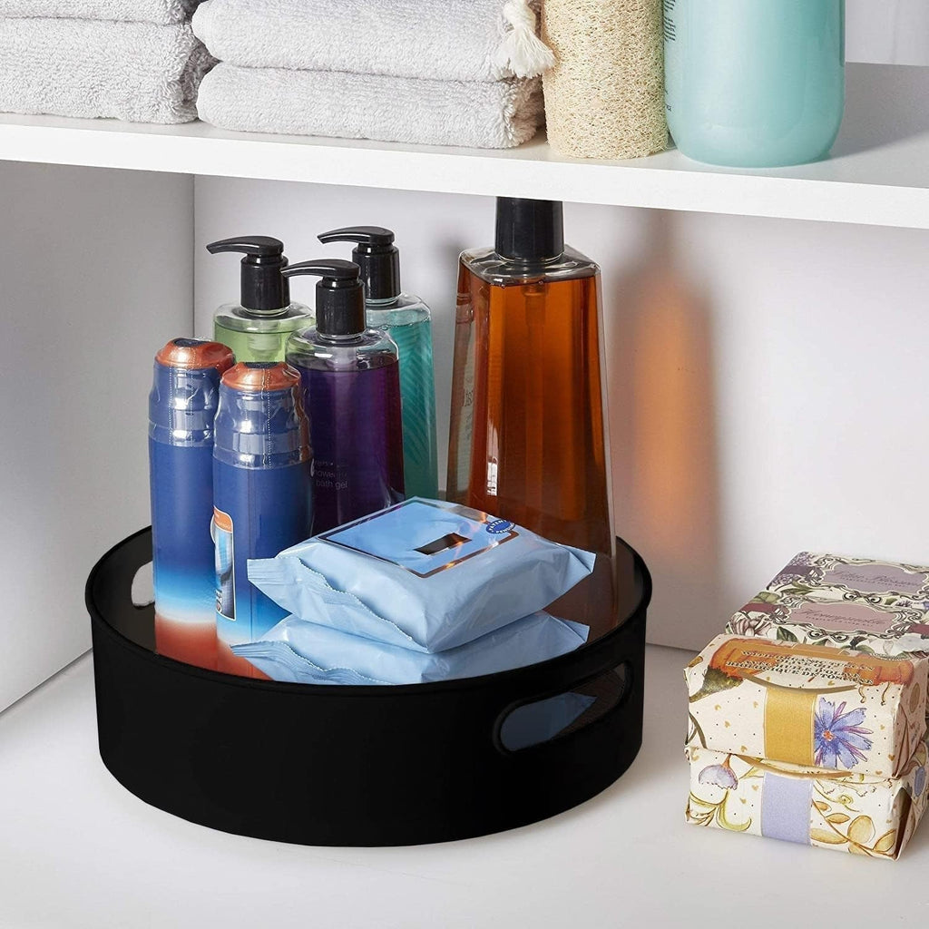 Close-up of the rotating tray's smooth 360-degree spin feature.