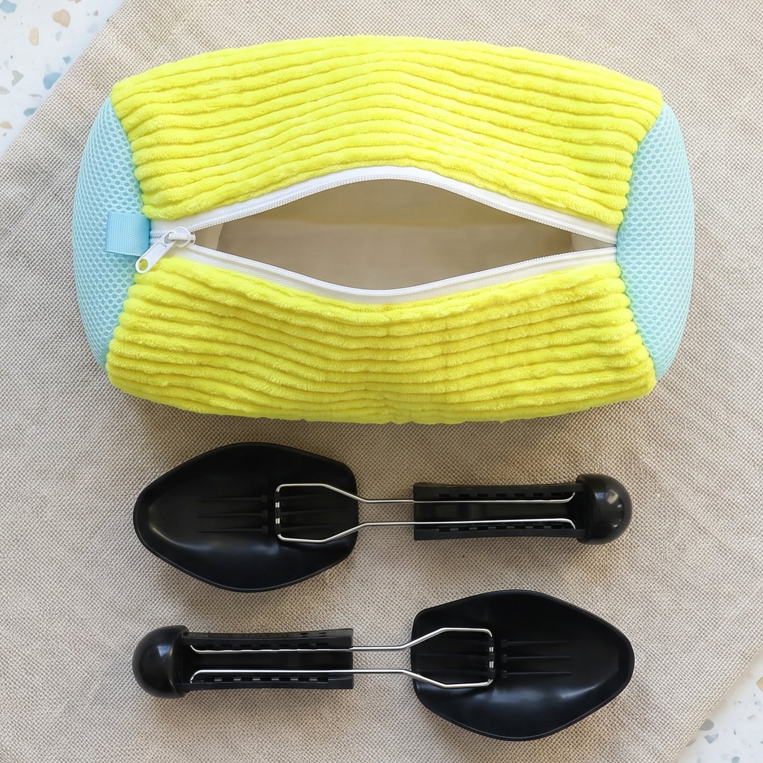 Mesh laundry bag set for washing shoes without damage