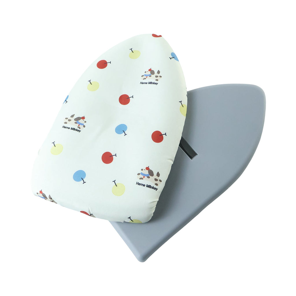 Protective hand mitt for steam ironing shirts and dresses