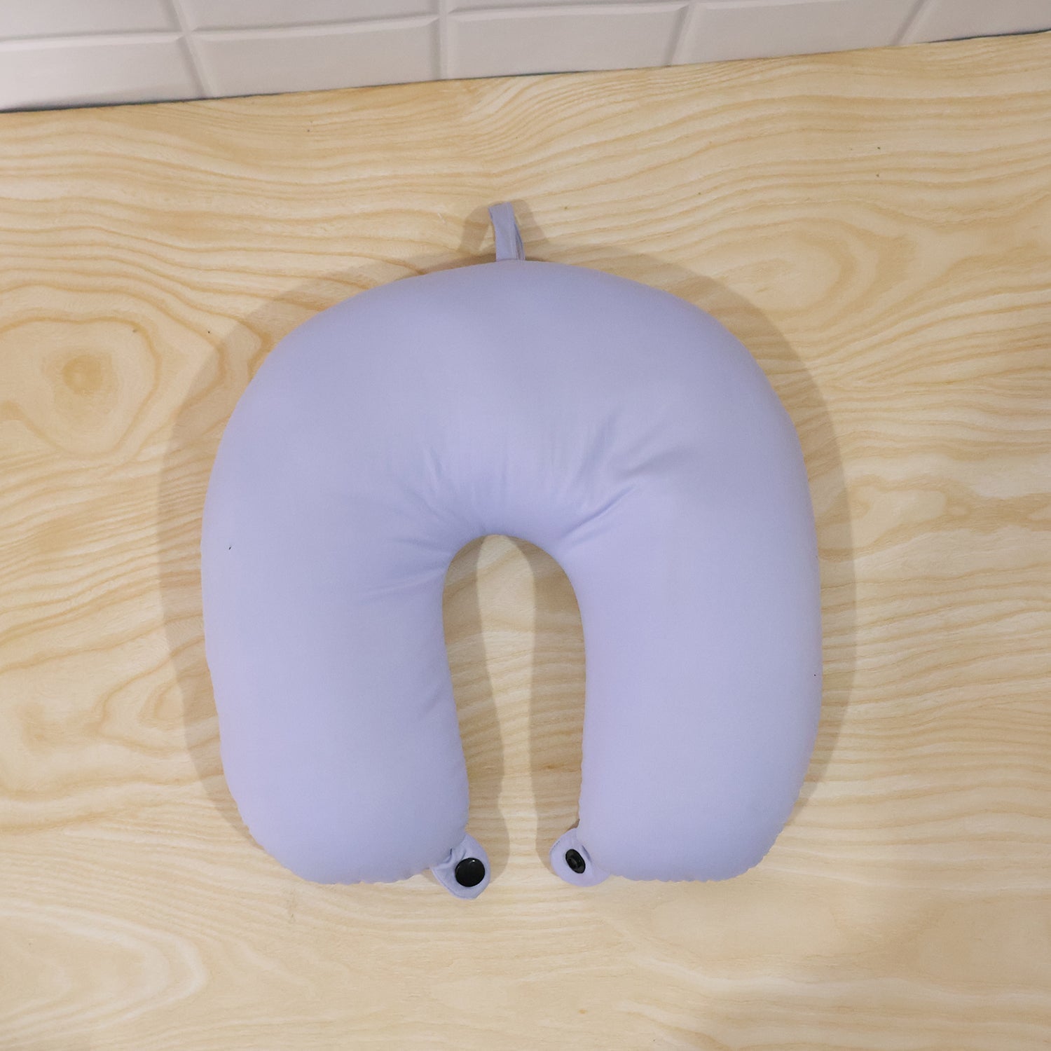 Cosy travel pillow with snap button for comfortable rest