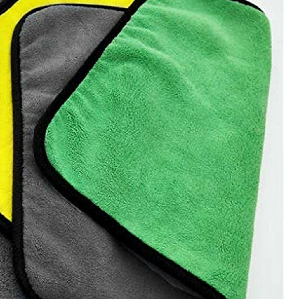 Folded microfiber cleaning cloth 40x30 cm ready for use or storage