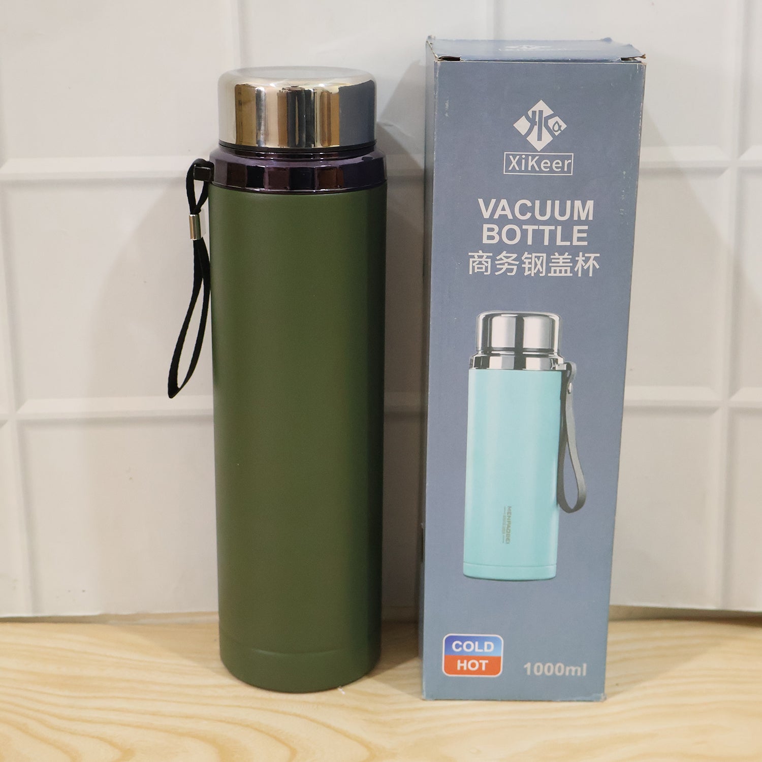 Reusable insulated steel bottle for all day temperature control
