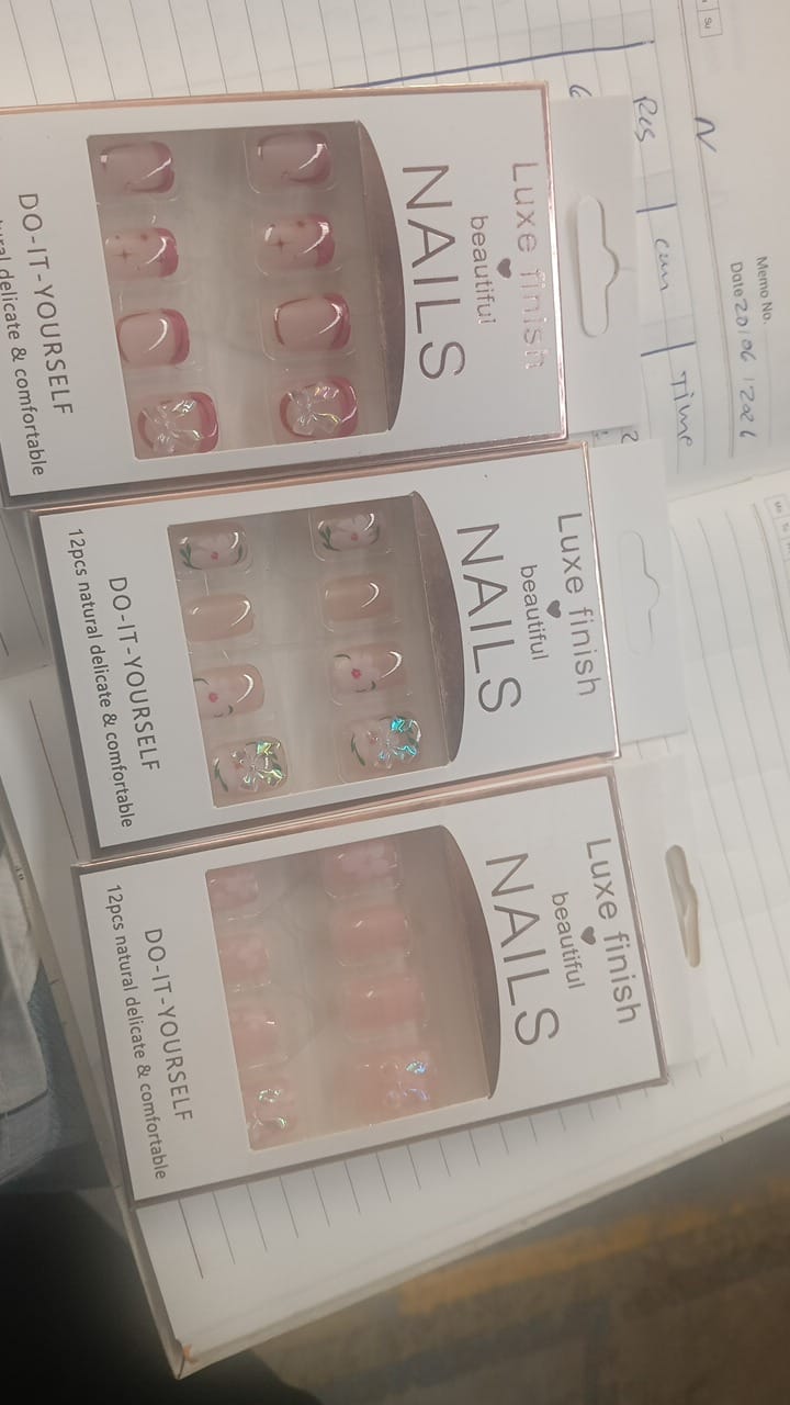 Press-On Nails – Reusable False Nail Set with Strong Glue for Equally Glam Looks (Mix Design)